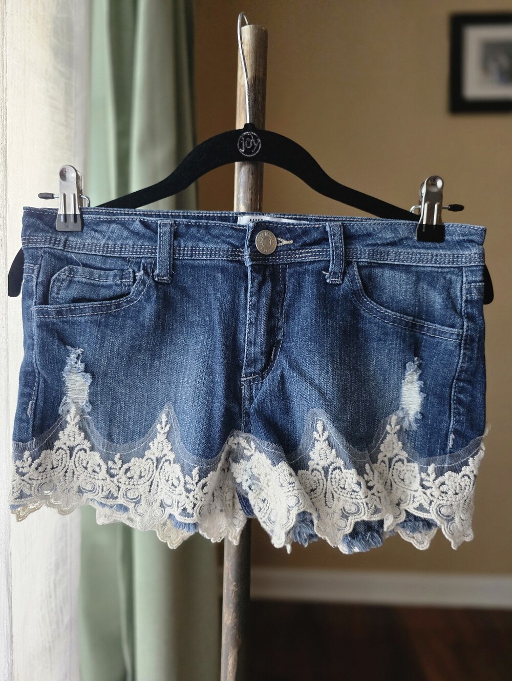 Almost Famous Juniors Lace Trim Denim 2" Inseam Shorts | Size 3 Cute Boho Vibes - Picture 1 of 11